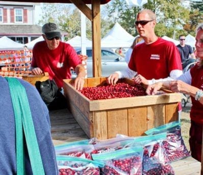 NJ Thanksgiving-Cranberries-Cranberry Festival-Selling Berries