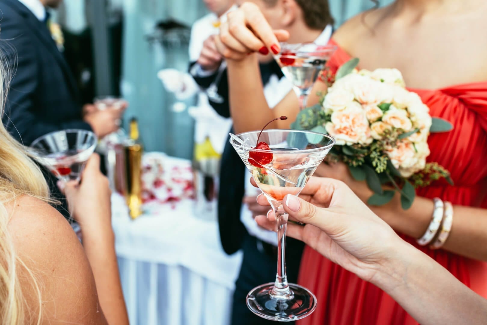 How to Plan a Signature Drink for Your Wedding