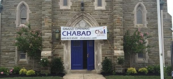 outside of synagogue with banner over door