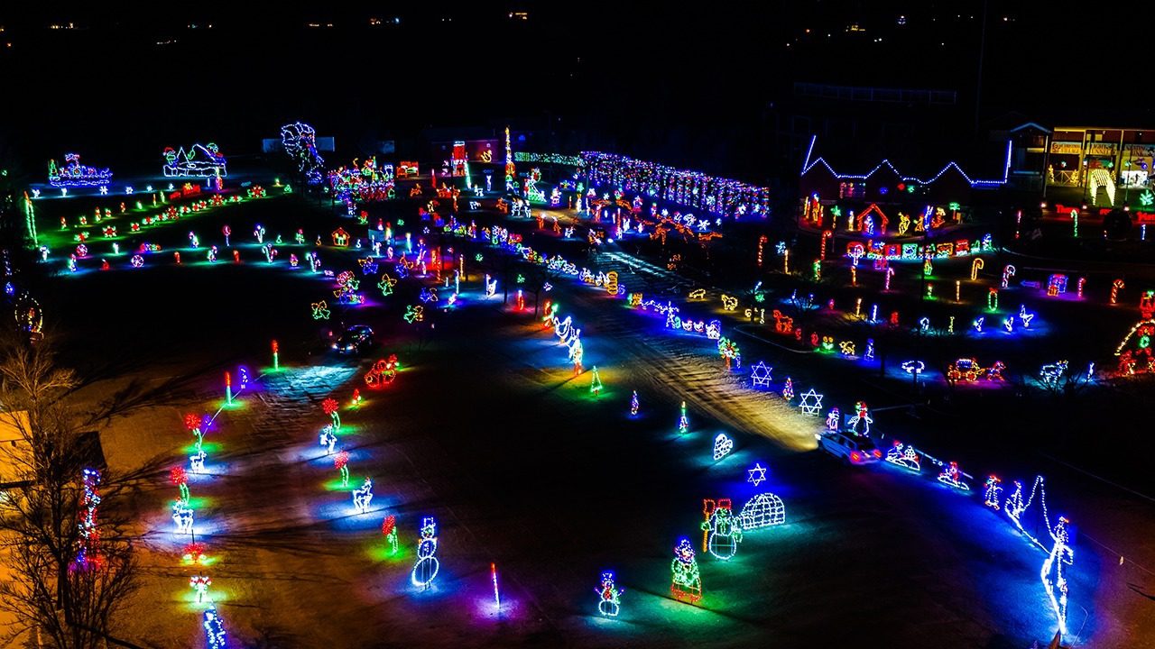 32 Towns With the Best Christmas Light Displays in the Country