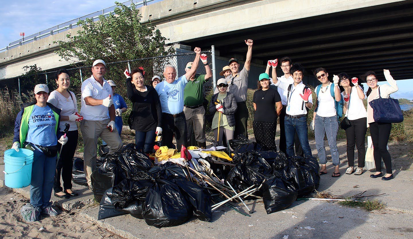 Littoral and NPS volunteers with Mrs. Shinzo Abe and Japanese Consulate staff at Spring Creek cleanup, Jamaica Bay