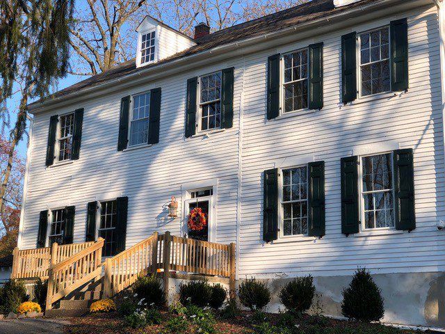 Beautiful PAWS Farm House