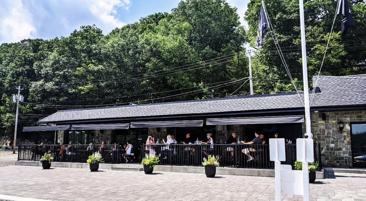 D'Boathaus Exterior Photo by Katelyn Bauersachs