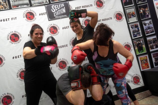 Selfie Station Women Boxing