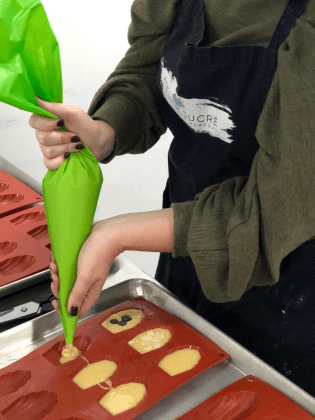 Filling baking mold with pastry cream