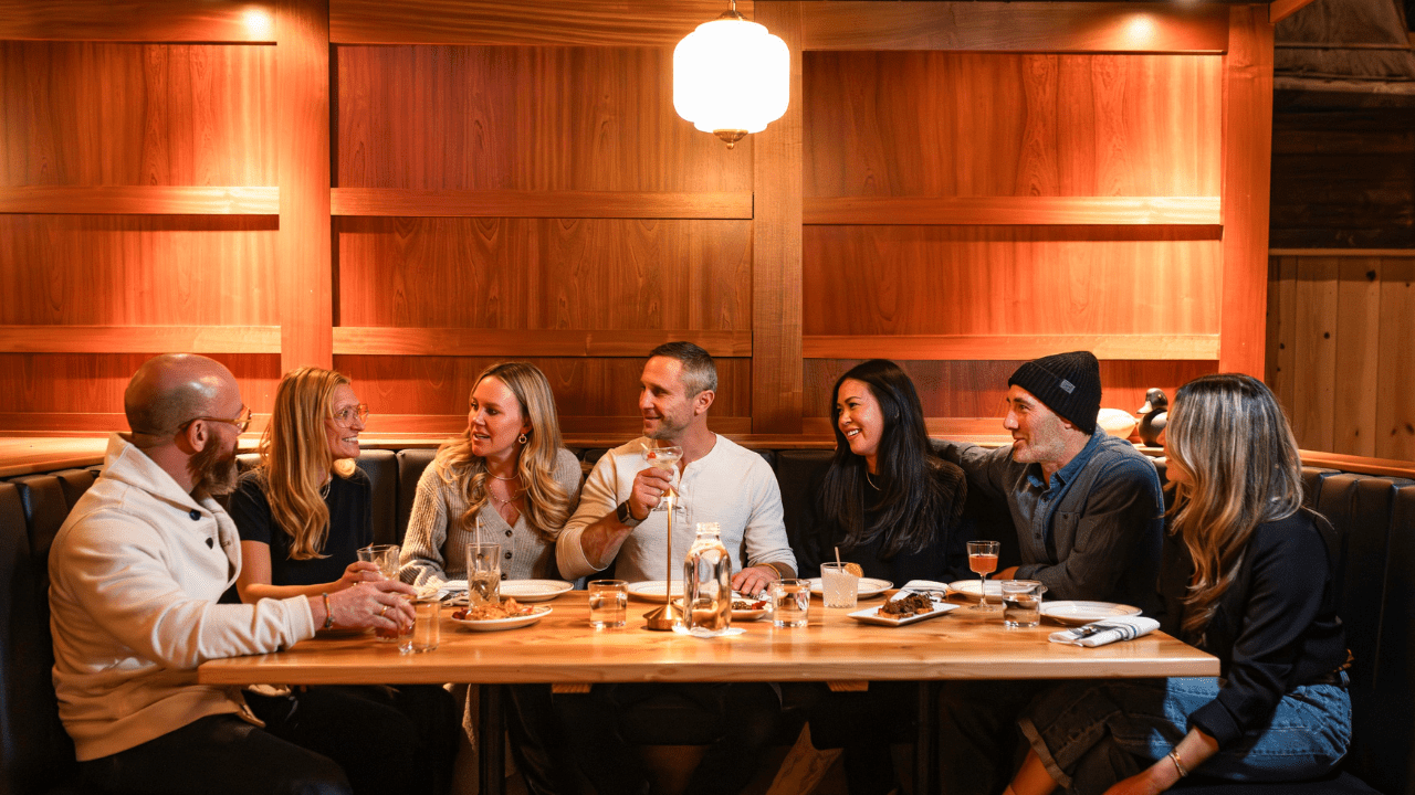 Hollow Pines guests enjoying dinner